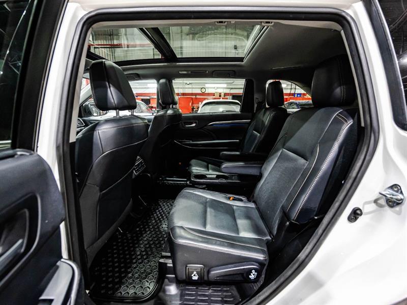 2017 Toyota Highlander - Image 13