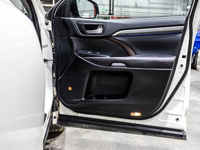 2017 Toyota Highlander - Image 17