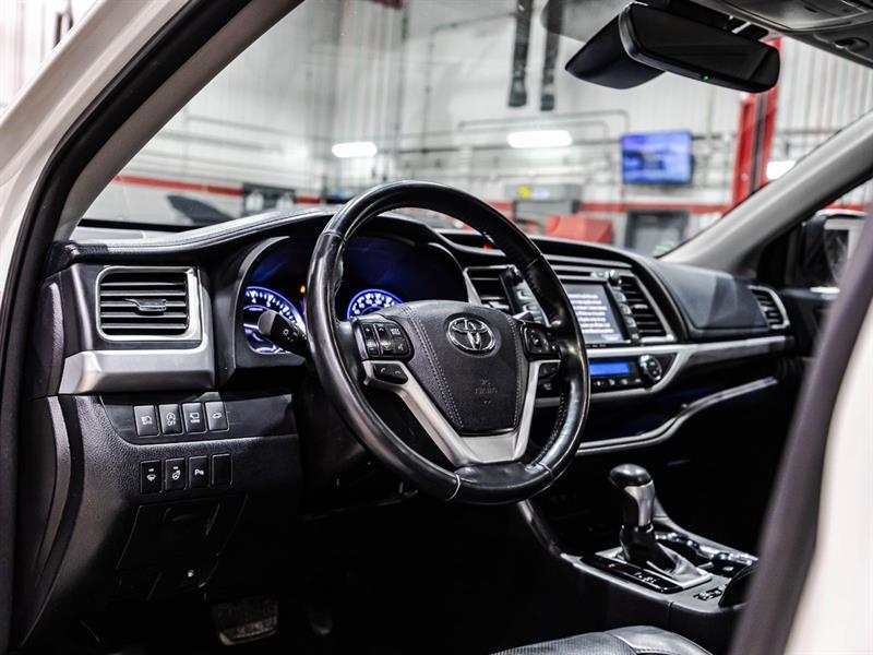 2017 Toyota Highlander - Image 21