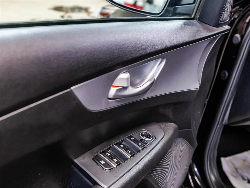 2023 Kia Forte - Image 11