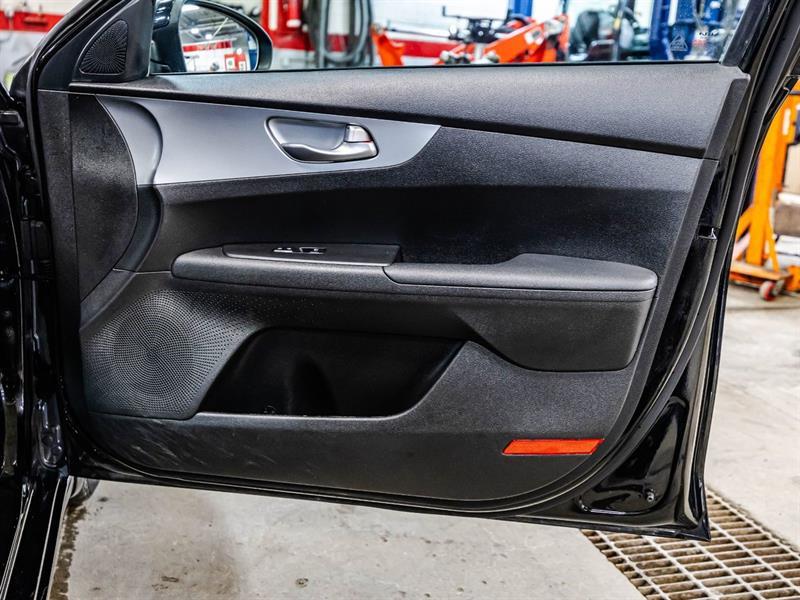 2023 Kia Forte - Image 16