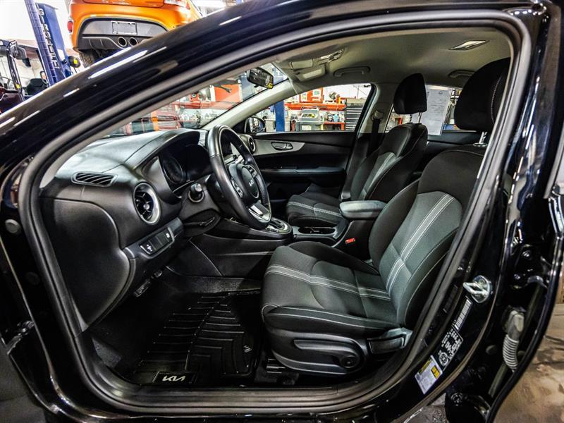 2023 Kia Forte - Image 18