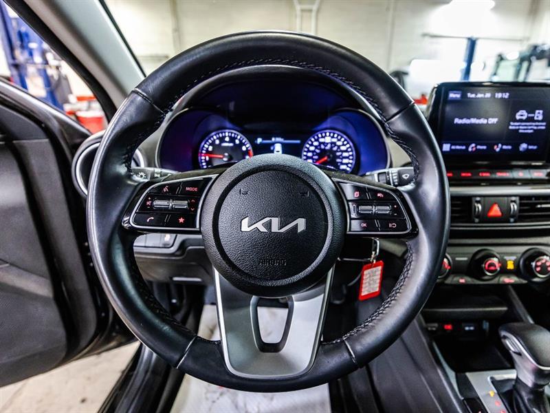 2023 Kia Forte - Image 21