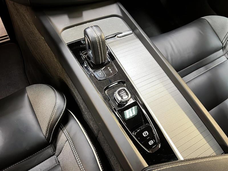 volvo XC60 2022 - 16
