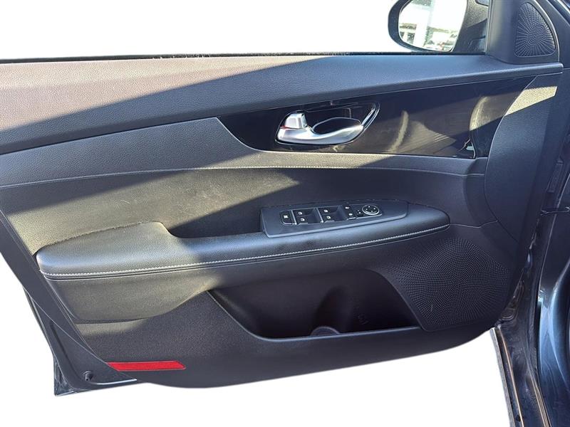 kia Forte 2021 - 11