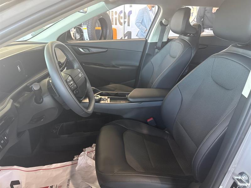 2025 Kia EV6 - Image 8
