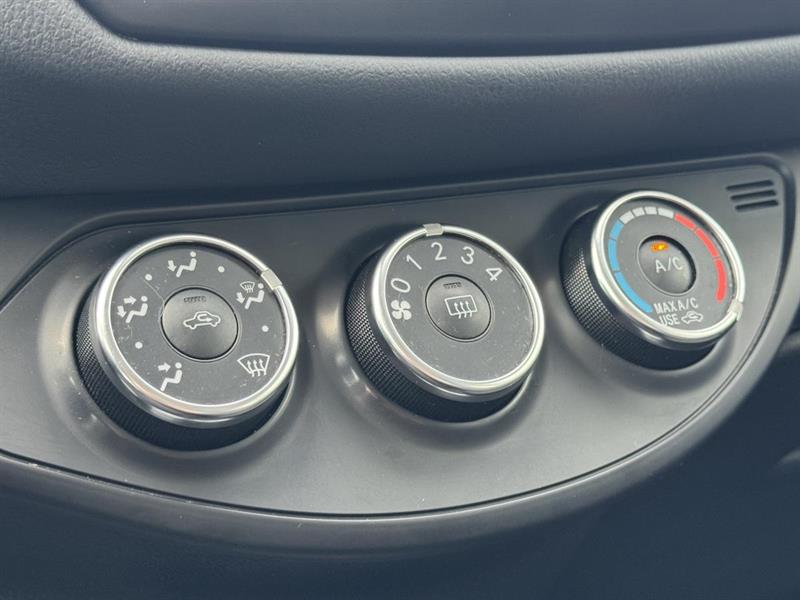 toyota Yaris Hatchback 2018 - 24