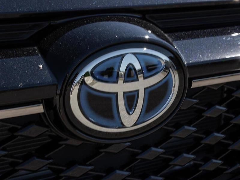 2025 Toyota RAV4 - Image 9