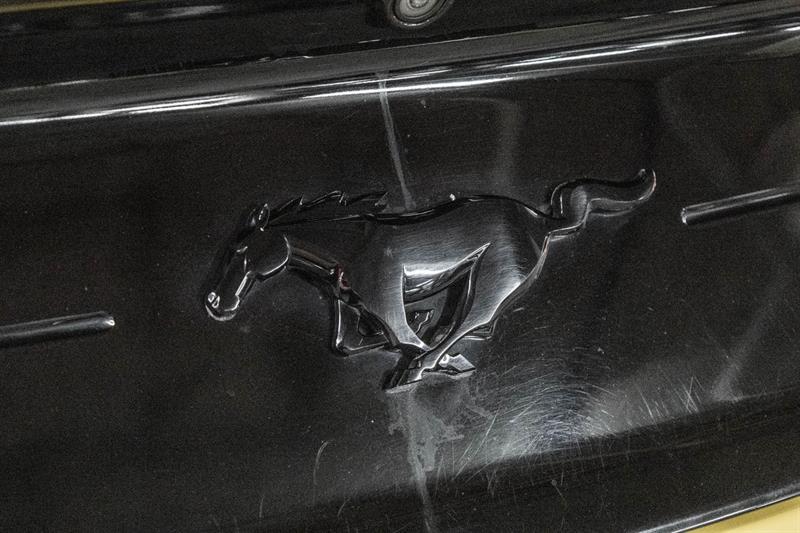 2020 Ford Mustang - Image 11