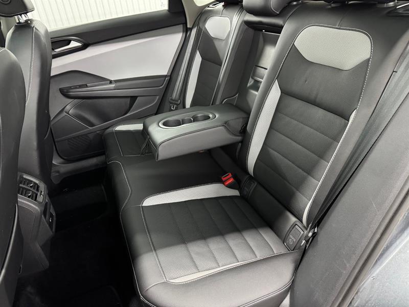 2022 Volkswagen Taos - Image 16