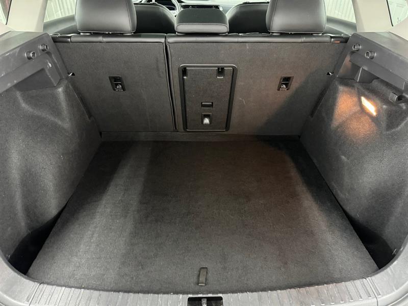 2022 Volkswagen Taos - Image 21