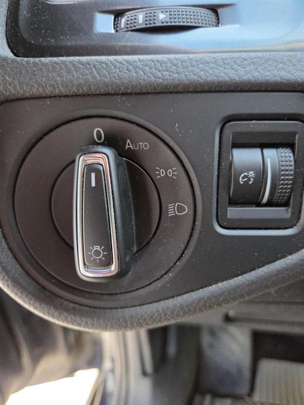 2019 Volkswagen Golf - Image 18