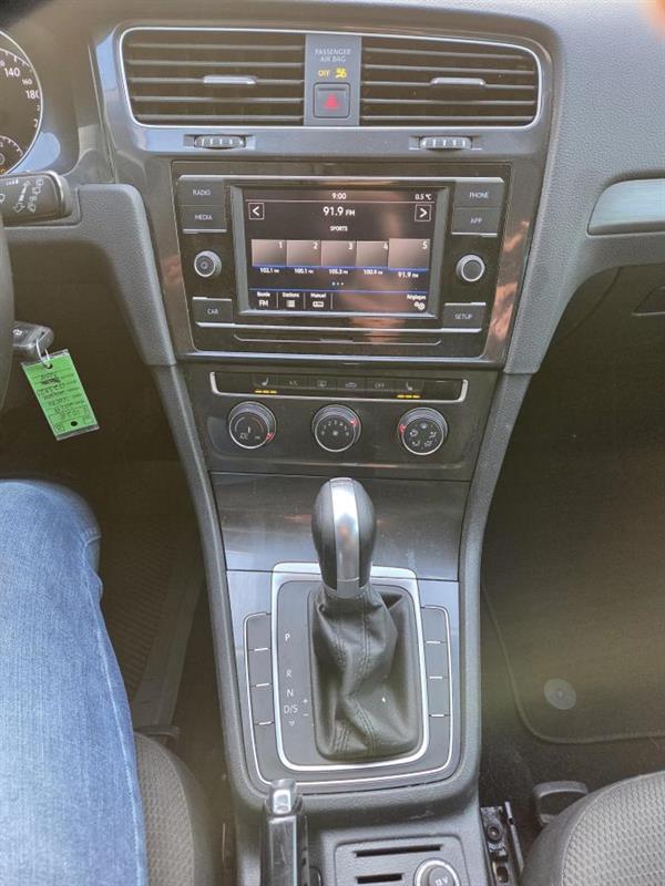 2019 Volkswagen Golf - Image 21