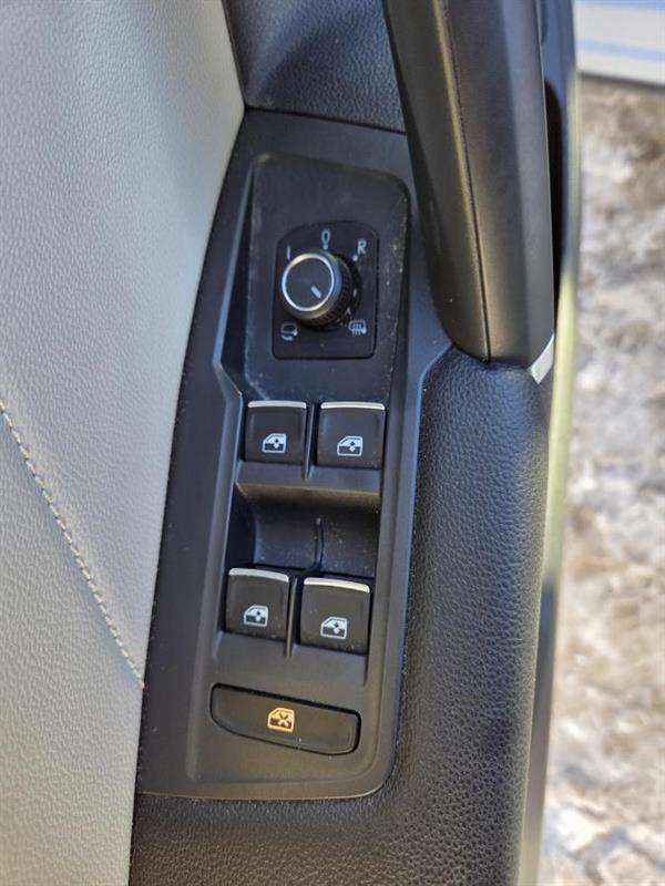 2018 Volkswagen Tiguan - Image 17