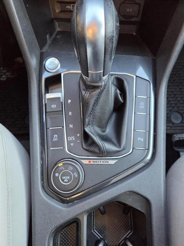 2018 Volkswagen Tiguan - Image 20