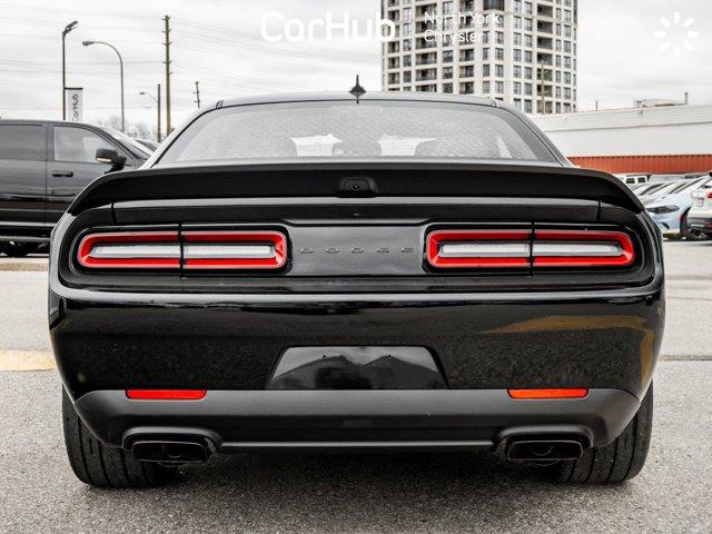 Dodge Challenger 14