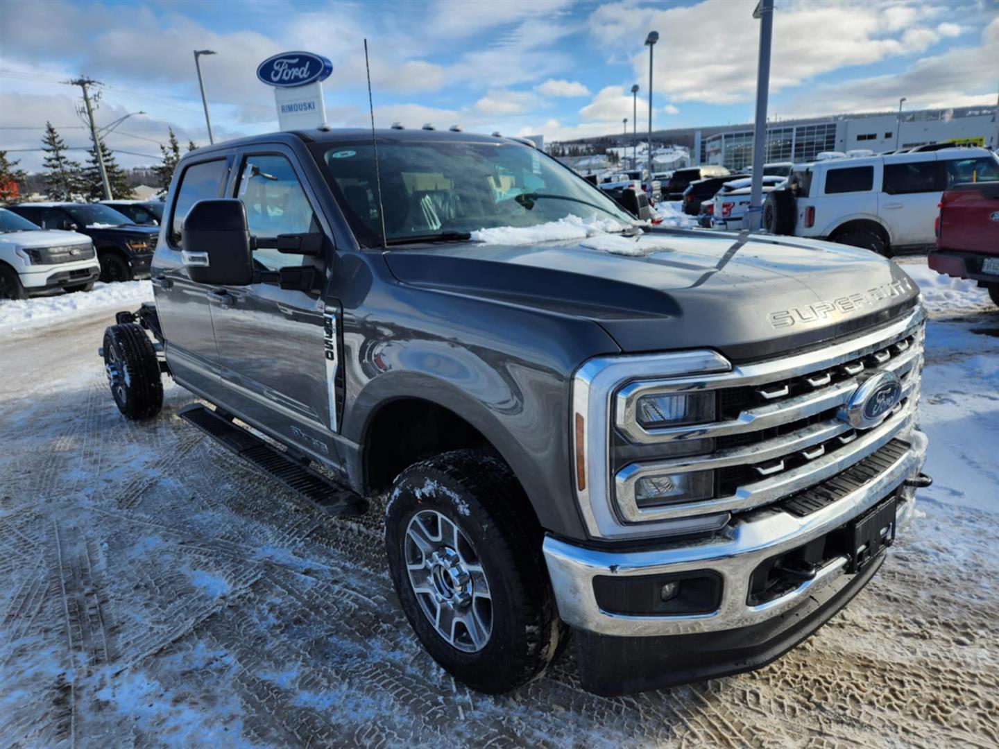 FORD SUPER DUTY F-350 À ROUES ARRIÈRE SIMPLES 2026