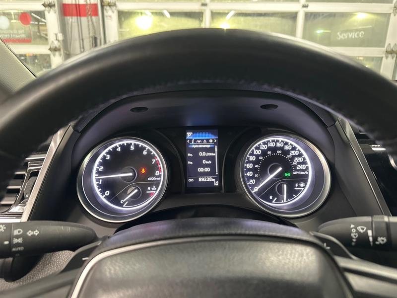 toyota Camry 2018 - 32
