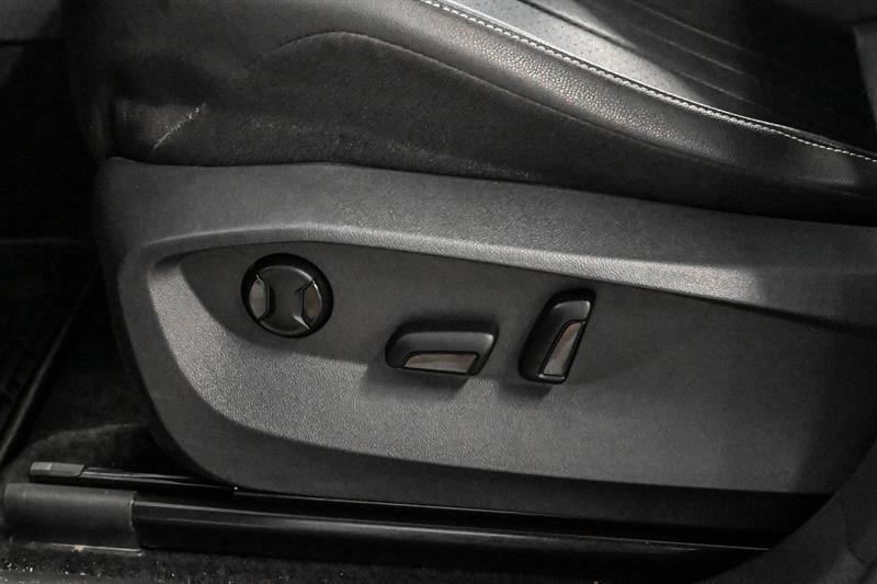 2022 Volkswagen Tiguan - Image 14