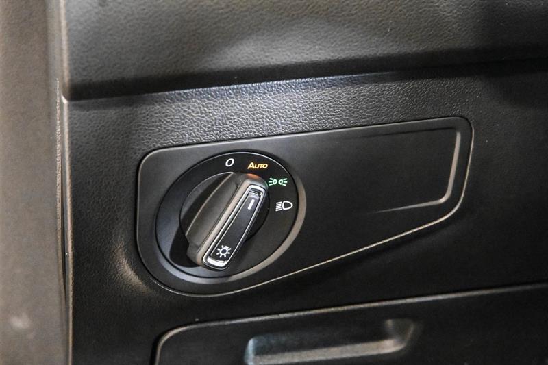 2022 Volkswagen Tiguan - Image 22