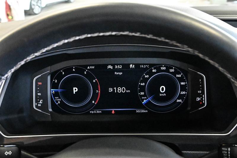 2022 Volkswagen Tiguan - Image 28