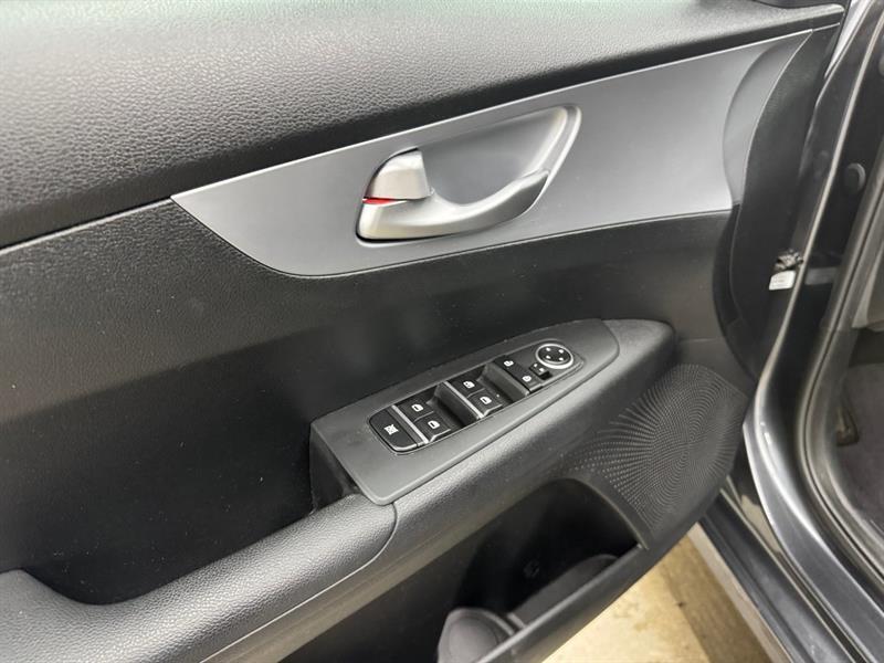 2022 Kia Forte - Image 13