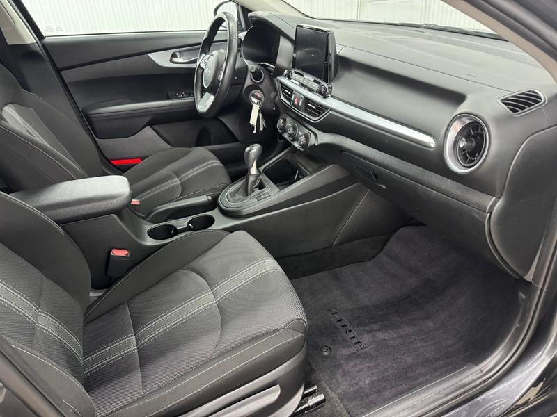 2022 Kia Forte - Image 17