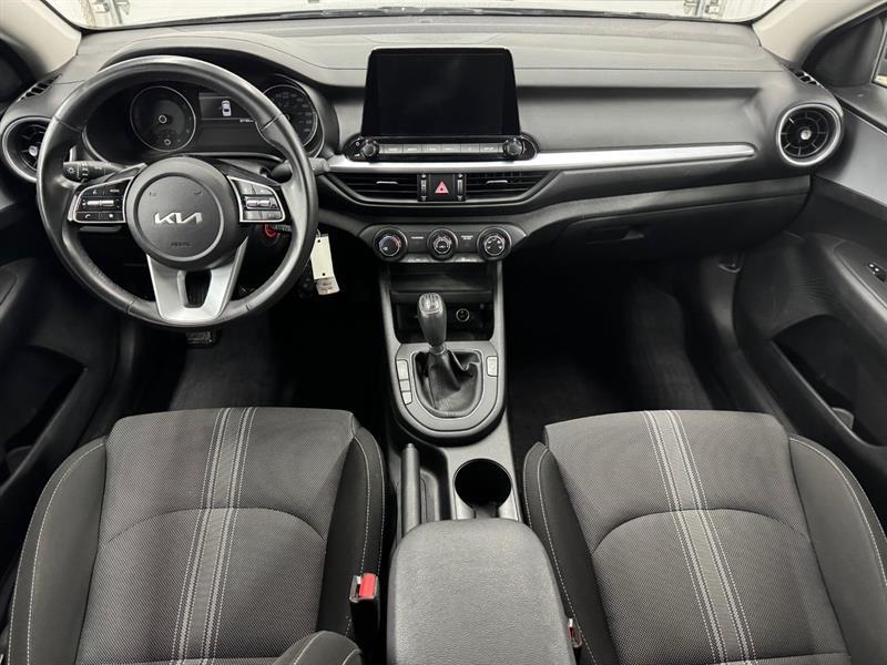 2022 Kia Forte - Image 21