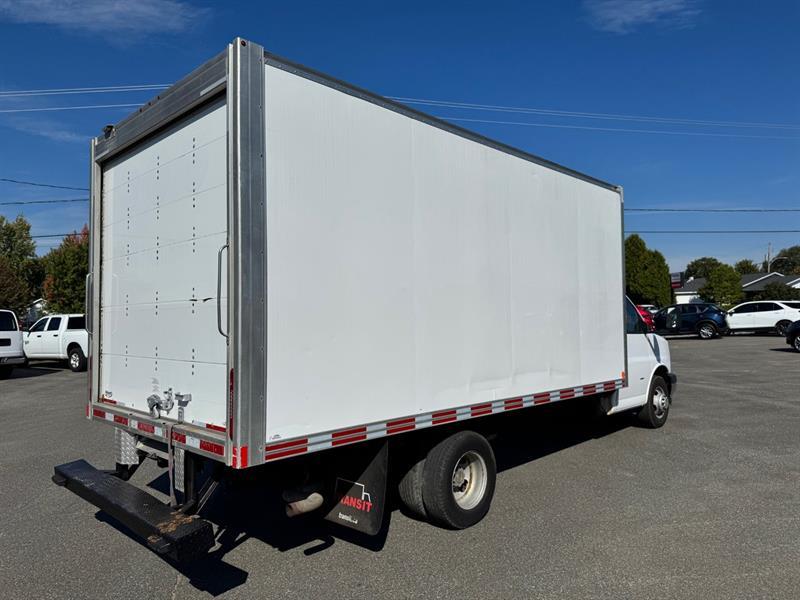 2019 Chevrolet Express - Image 5