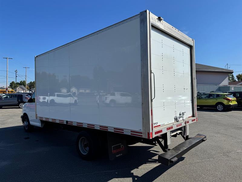 2019 Chevrolet Express - Image 8