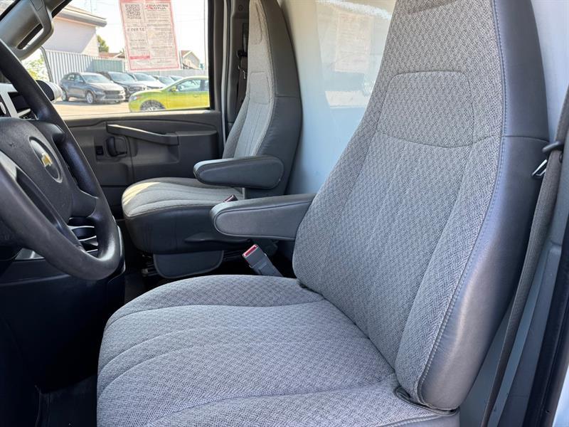 2019 Chevrolet Express - Image 11