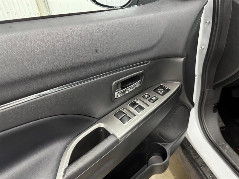 2023 Mitsubishi RVR - Image 11