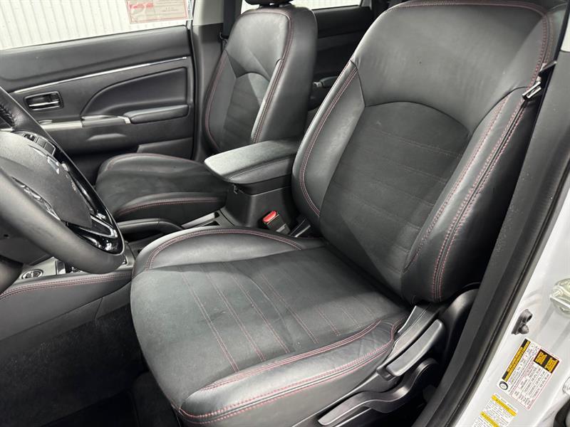 2023 Mitsubishi RVR - Image 16