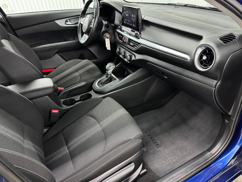 2022 Kia Forte - Image 20