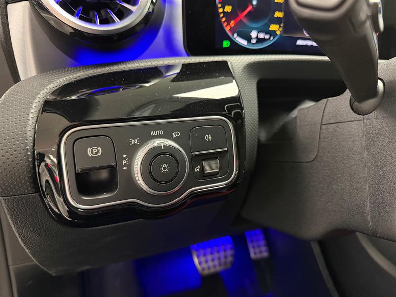 mercedes-benz AMG A 35 2022 - 17