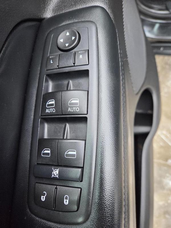 2016 Jeep Grand Cherokee - Image 17