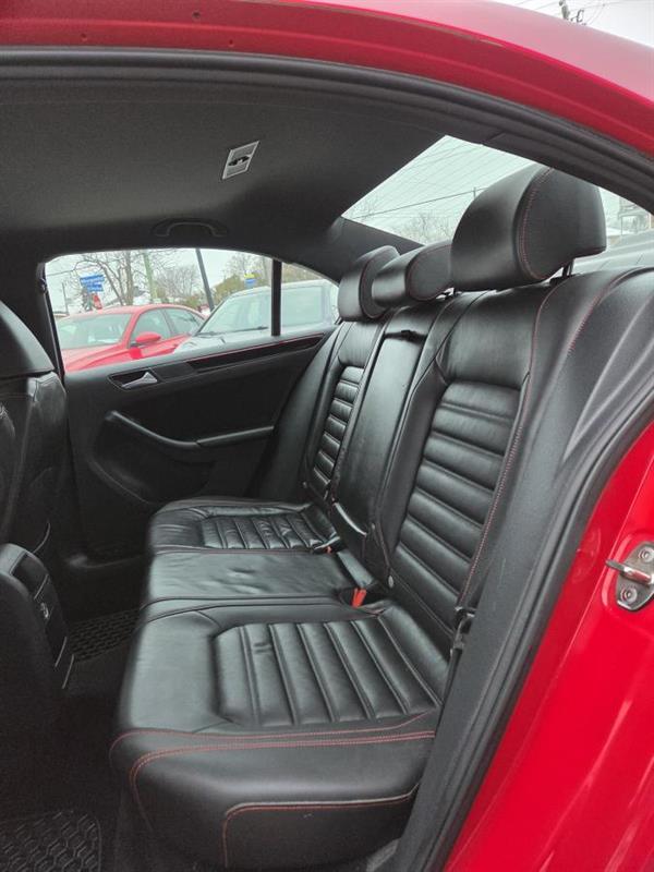 2017 Volkswagen Jetta - Image 13