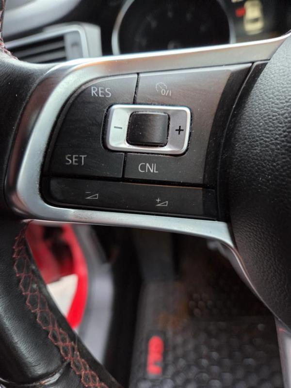 2017 Volkswagen Jetta - Image 18