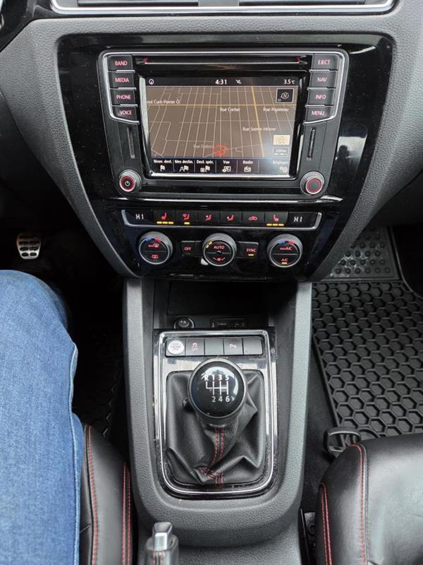 2017 Volkswagen Jetta - Image 21