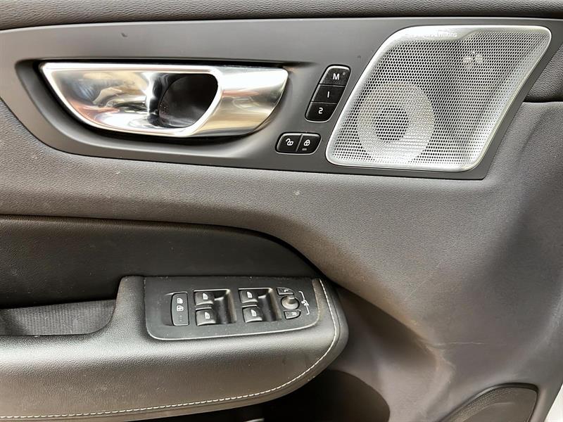 volvo XC60 2022 - 25