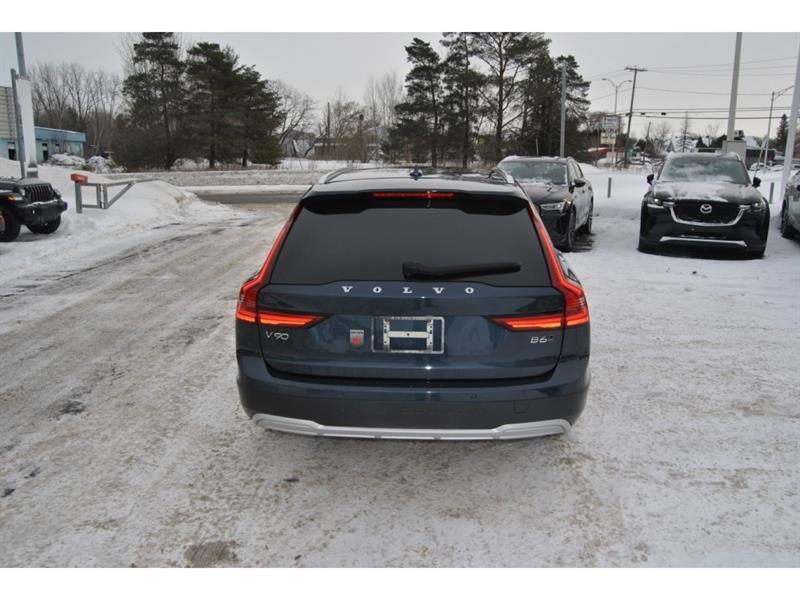 2022 Volvo V90 - Image 4