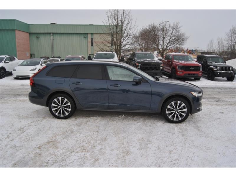 2022 Volvo V90 - Image 6