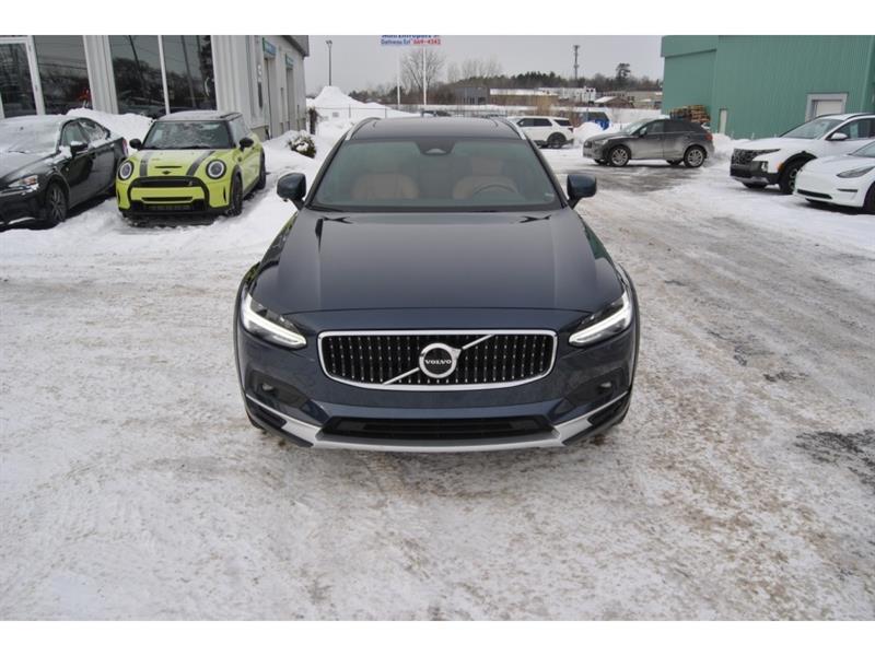 2022 Volvo V90 - Image 8