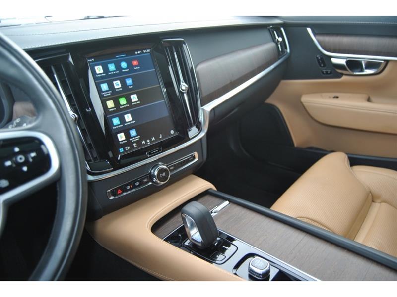 2022 Volvo V90 - Image 16