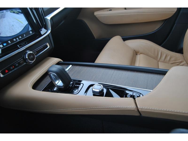 2022 Volvo V90 - Image 22