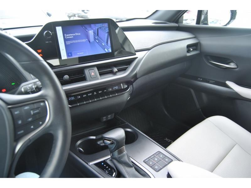 2024 Lexus UX - Image 16