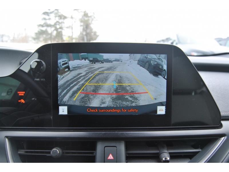 2024 Lexus UX - Image 18