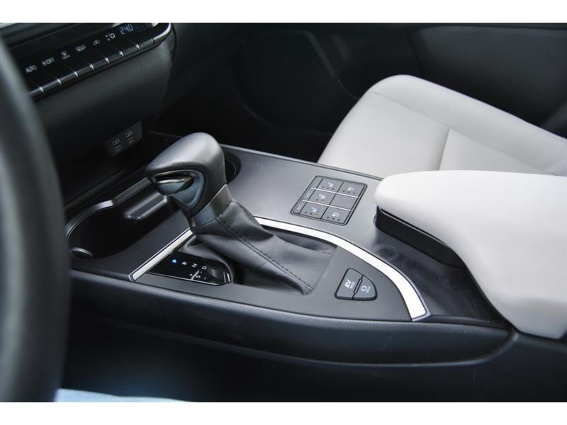 2024 Lexus UX - Image 21