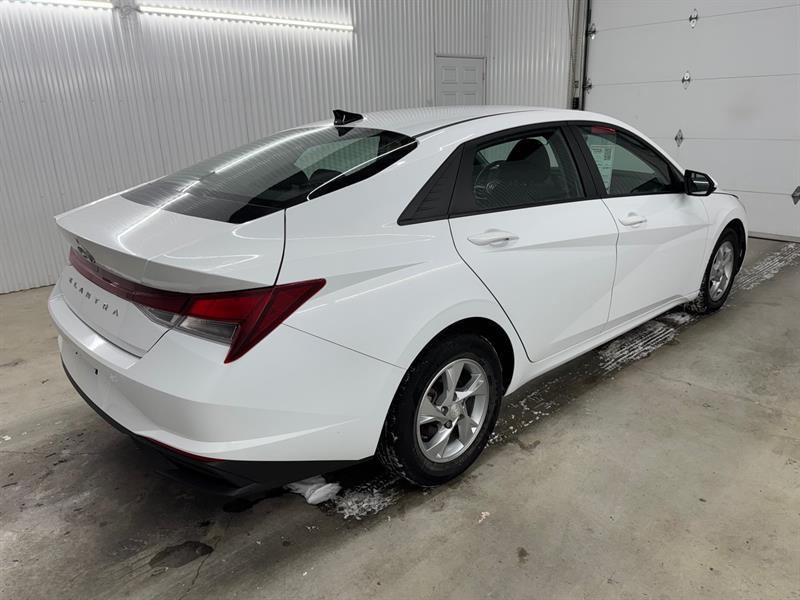 2022 Hyundai Elantra - Image 11