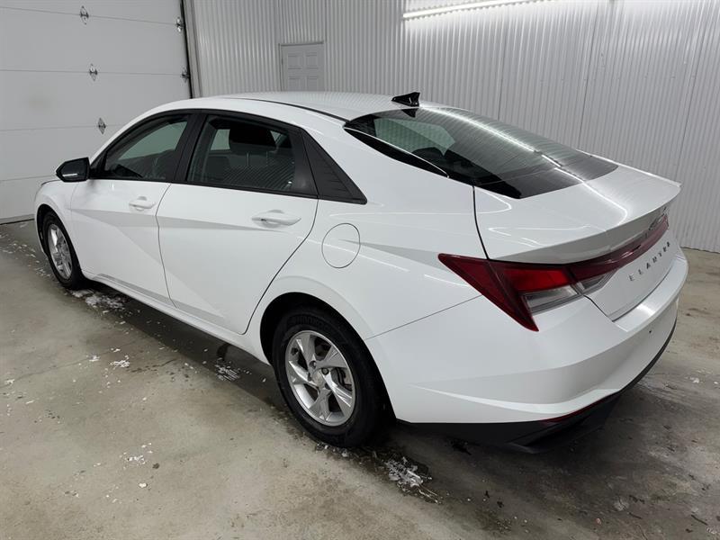 2022 Hyundai Elantra - Image 13